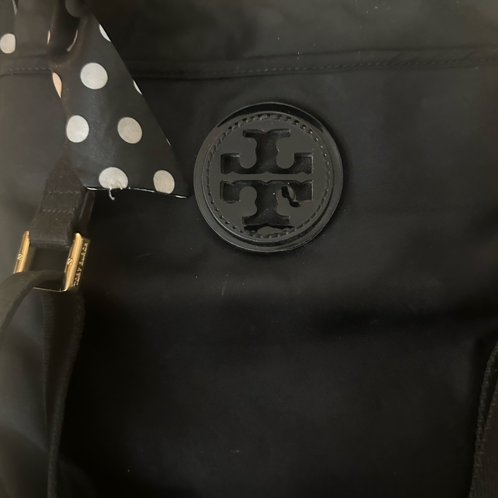 Tory Burch Perry Black Crossbody Bag with Patent Trim & Front Pocket - Picture 16 of 16